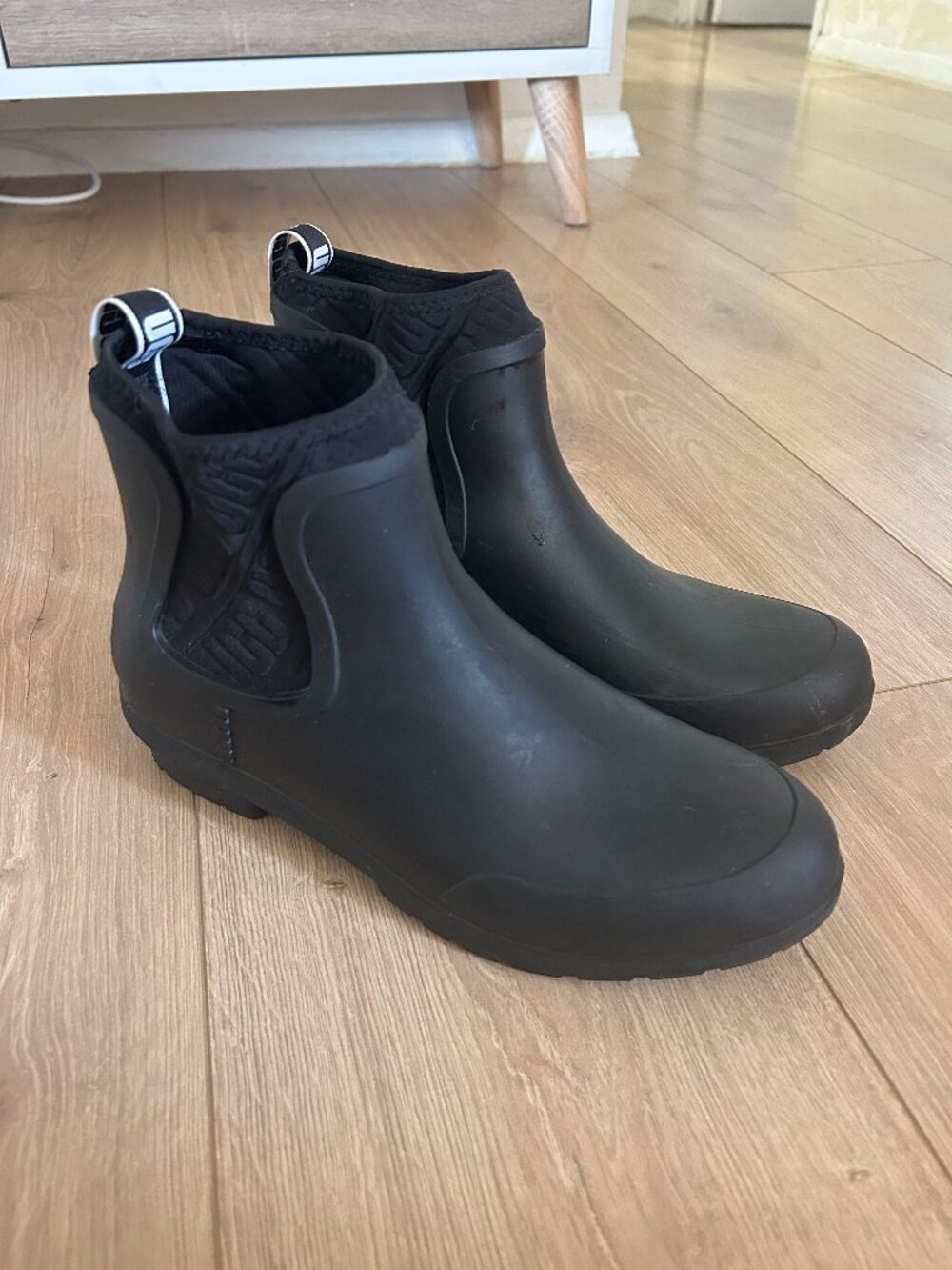Ugg Chevonne Chelsea Rainboot in Black Size 9